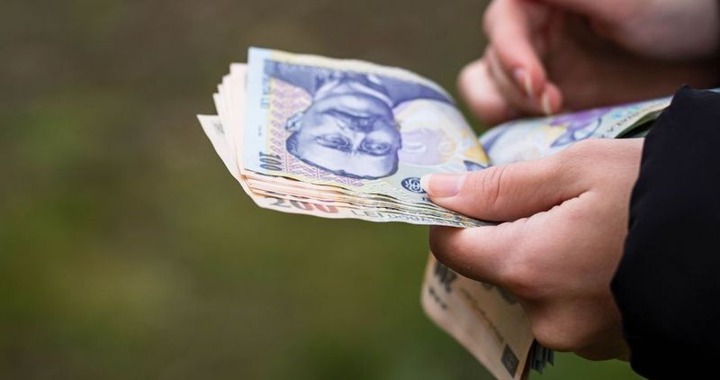 Alte categorii care beneficiază de pensii speciale în 2023 sunt funcționarii parlamentari, diplomații și grefierii