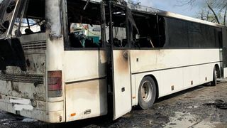 Un autocar a luat foc, iar 40 de persoane au fost evacuate