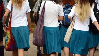 Profesoară umilită în public după ce a spus „Bună ziua, fetelor” la ora de curs