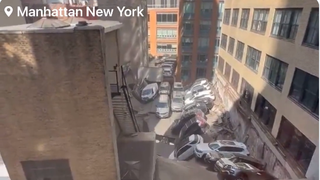 VIDEO - Cel puţin o persoană a murit şi cinci au fost rănite după ce o parcare supraetajată s-a prăbuşit în Manhattan