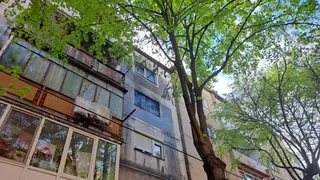 Opt persoane au fost evacuate dintr-un bloc, după ce un apartament a luat foc