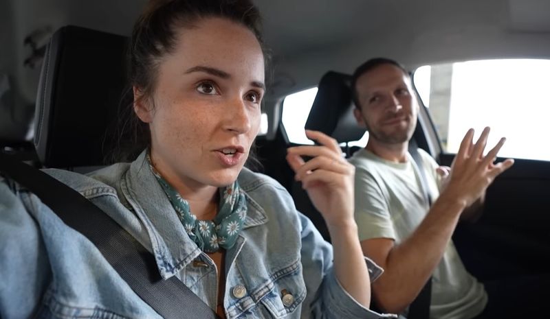 Cuplul nu a uitat să menționeze faptul că peisajele au fost incredibile, însă aglomerația și gunoaiele din jur au făcut ca experiența lor să nu fie tocmai cea mai plăcută