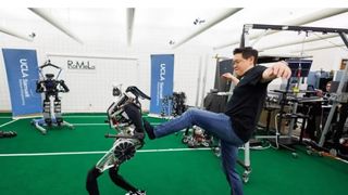 Tehnologiile utilizate pentru roboții care joacă fotbal sunt folosite și pentru alte aplicații, cum ar fi stingerea incendiilor și ajutorarea &icirc;n caz de dezastre