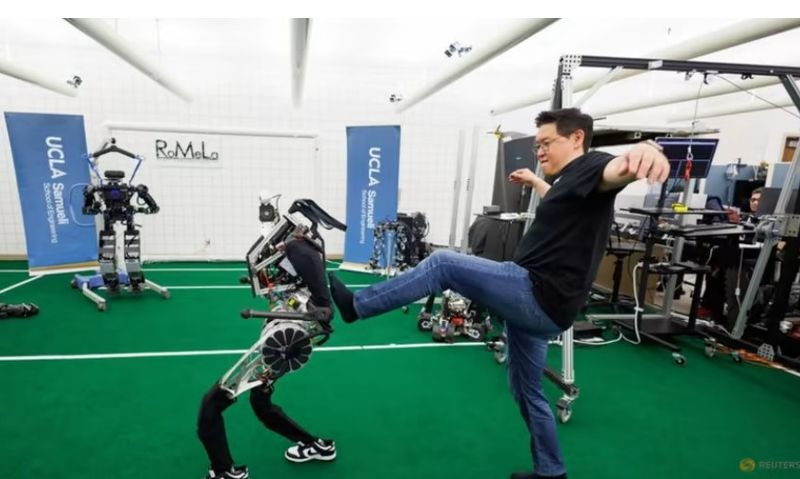 Tehnologiile utilizate pentru roboții care joacă fotbal sunt folosite și pentru alte aplicații, cum ar fi stingerea incendiilor și ajutorarea în caz de dezastre