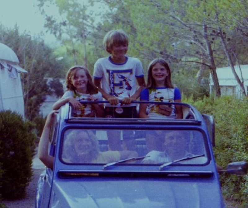 Familia călătorea prin Everglades spre aeroport pentru zborul de întoarcere acasă, când mașina lor a fost lovită de un alt șofer care avea o băutură în mână 