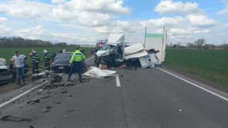 UPDATE: Șapte persoane au fost rănite în urma unui accident produs pe DN 1. Un tânăr a fost intubat și preluat de elicopterul SMURD