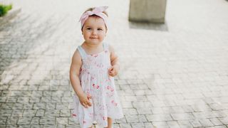 Alege rochii colorate de primăvară pentru fetița ta