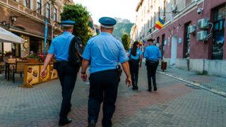 Un recidivist a spart un dispensar. Bărbatul a plecat cu mai multe dispozitive medicale, ștampila doctorului, mai multe parfumuri și suma de 200 de lei