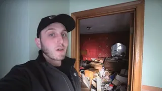 Casa abandonată în care a trăit un colecționar Marvel