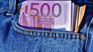 A băut alături de o străină care l-a lăsat mai sărac cu 950 de euro