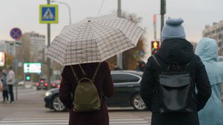 ANM a emis o avertizare de intensificări ale vântului și averse până miercuri seara în toată ţara