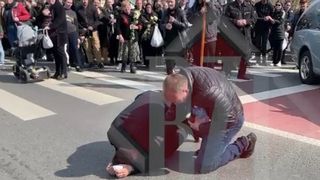 &bdquo;Luca, tu ești viu! Noi suntem morți&rdquo;. Durere fără margini la &icirc;nmorm&acirc;ntarea lui Luca, băiețelul lovit de TIR &icirc;n Lețcani