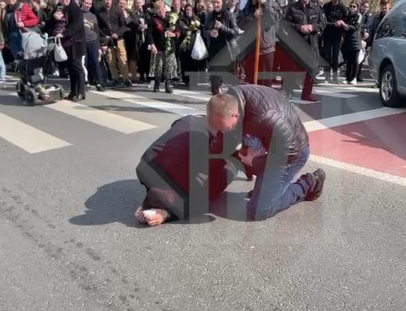 „Luca, tu ești viu! Noi suntem morți”. Durere fără margini la înmormântarea lui Luca, băiețelul lovit de TIR în Lețcani