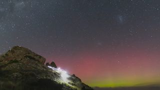 FOTO: O explozie de energie solară a creat lumini astrale spectaculoase pe cerul Noii Zeelande