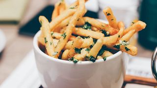 Alimentele prăjite sunt factori de risc cunoscuți pentru obezitate, hipertensiune arterială și alte efecte asupra sănătății