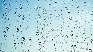 Risc de inundaţii pe râuri din 7 judeţe până miercuri seară