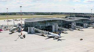 Aeroportul Otopeni, mai scump ca cel din Paris. Cât costă un suc în cele două