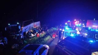 Accident rutier grav în Vrancea, cu doi răniți și șase persoane cu atac de panică. Autocarul cu 44 de pasageri se îndrepta spre Republica Moldova