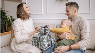Ce cadouri sunt potrivite pentru o proaspӑtӑ mӑmicӑ