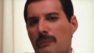 Colecția de lucruri a lui Freddie Mercury a fost scoasă la licitație