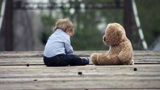 Băiețelul care a uimit lumea medicală. S-a născut cu o carapace pe spate