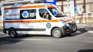 Un nou-născut a fost găsit &icirc;ntr-un sac, &icirc;n parcarea unui magazin