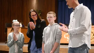 Dillon Reeves, elevul de 13 ani, oprește autobuzul după ce șoferul a leșinat la volan