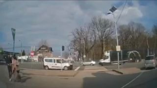 VIDEO - O femeie a fost desfigurată cu sălbăticie, în plină zi, lângă Gara Roman