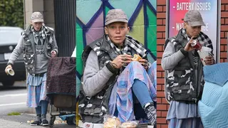 Fostul model de fitness Loni Willison, filmată &icirc;n timp ce căuta prin gunoaie