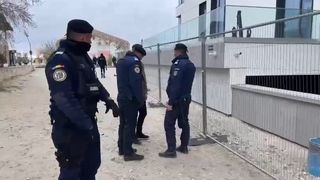 VIDEO - Tineri prinși cu droguri la un festival de la malul mării. Polițiștii au reținut peste 20 de persoane