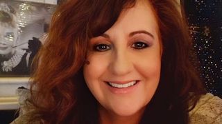 Beverley Gilmour susține că are &icirc;n continuare experiențe neobișnuite cu morții.