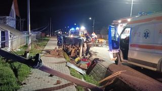 Accident Scheia, Iași. Două persoane au decedat pe loc, iar adolescentul de la volan este rănit grav, fiind transportat la spital.  