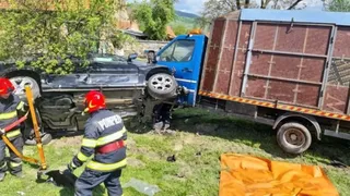 Accident grav între cinci autoturisme. O persoană și-a pierdut viața