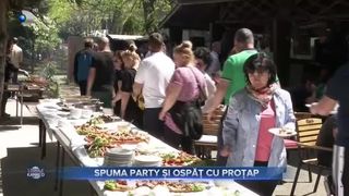 Spuma party și ospăț cu proțap