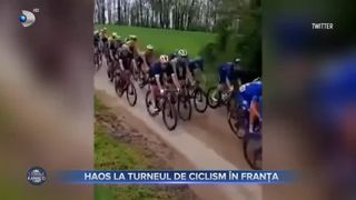 VIDEO- Haos la turneul de Ciclism din Franța! Zeci de bicicliști au căzut din cauza noroiului