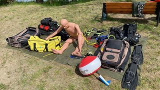 VIDEO - Simulare cu un manechin pe Mureș pentru căutarea celor patru persoane dispărute după ce barca în care se aflau s-a răsturnat