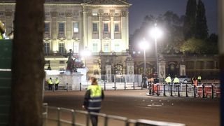 FOTO - Un bărbat a fost arestat în urma unei explozii la Palatul Buckingham, înainte de încoronarea regelui Charles. Principalul suspect ar avea probleme psihice