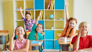 VIDEO - S-a dat startul &icirc;nscrierilor pentru școlari și preșcolari. Află p&acirc;nă c&acirc;nd &icirc;ți poți &icirc;nscrie copilul la școală