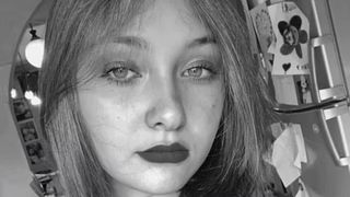 O italiancă de 16 ani a murit electrocutată în baie, după ce și-a scăpat încărcătorul în apă.