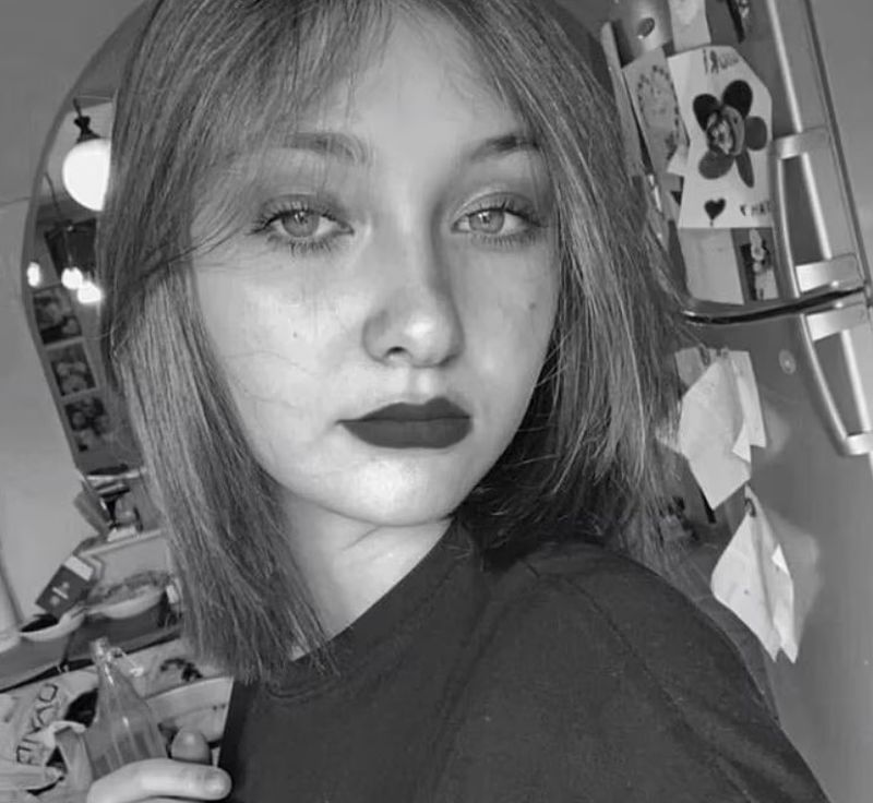 O italiancă de 16 ani a murit electrocutată în baie, după ce și-a scăpat încărcătorul în apă.