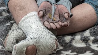 VIDEO - Asta-i Rom&acirc;nia! Telenovela rom&acirc;no-italiană: Cum a ajuns un italian de 83 de ani să cerșească din cauza unei rom&acirc;nce cu 50 de ani mai t&acirc;nără