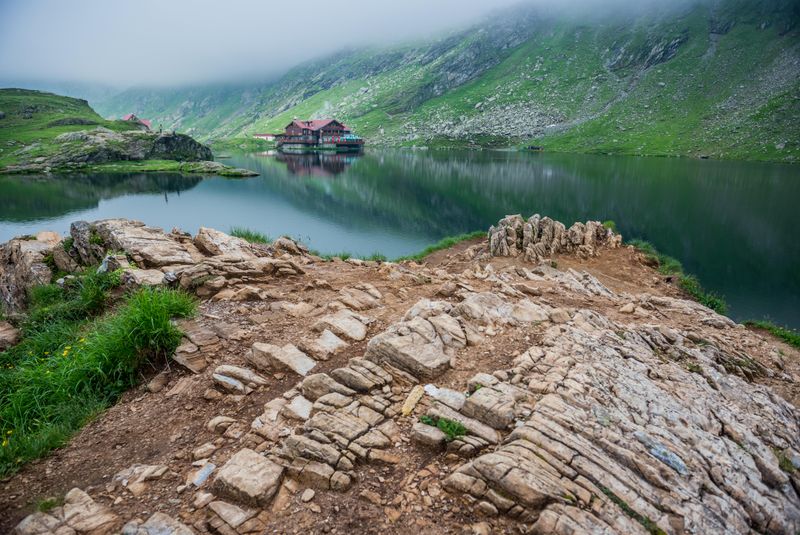 Lacuri colorate din Romania