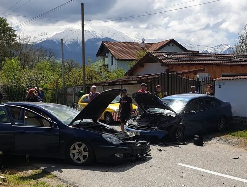 FOTO - Accident rutier grav pe Valea Avrigului. O fetiță de patru ani și o femeie au fost transportate la spital