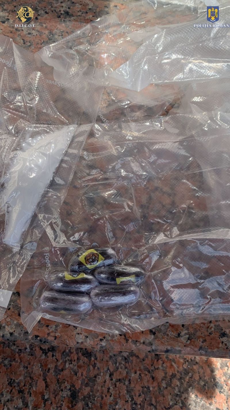 FOTO/VIDEO - Mai multe persoane, cercetate pentru trafic de droguri de risc și mare risc. Substanțele interzise urmau să fie vândute participanților la un festival din Mamaia