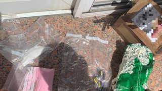 FOTO/VIDEO - Mai multe persoane, cercetate pentru trafic de droguri de risc și mare risc. Substanțele interzise urmau să fie vândute participanților la un festival din Mamaia