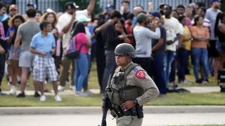 Un grup medical din zona Dallas a declarat că tratează victime de până la 5 ani din împușcăturile de sâmbătă.