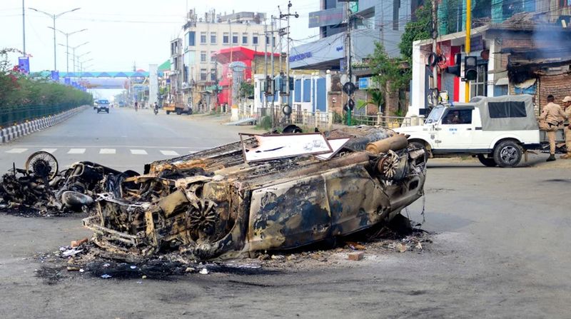 Armata indiană a declarat că 23.000 de civili au fugit din calea luptelor.