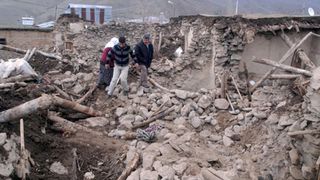 O fetiță de 12 ani, supraviețuitoarea cutremurului din Turcia, a fost împușcată de tatăl ei care s-a sinucis