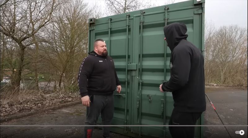 Eddie Hall și containerul misterios