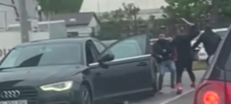 Victima a fost internată în spital cu mai multe răni.